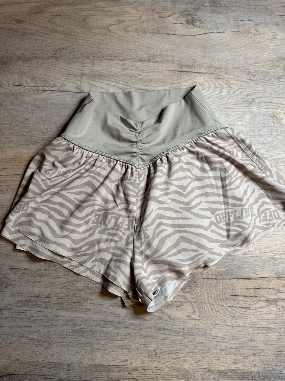 OFFLINE by Aerie Real Me Ruched Flowy Shorts tan and cream zebra Sz Small